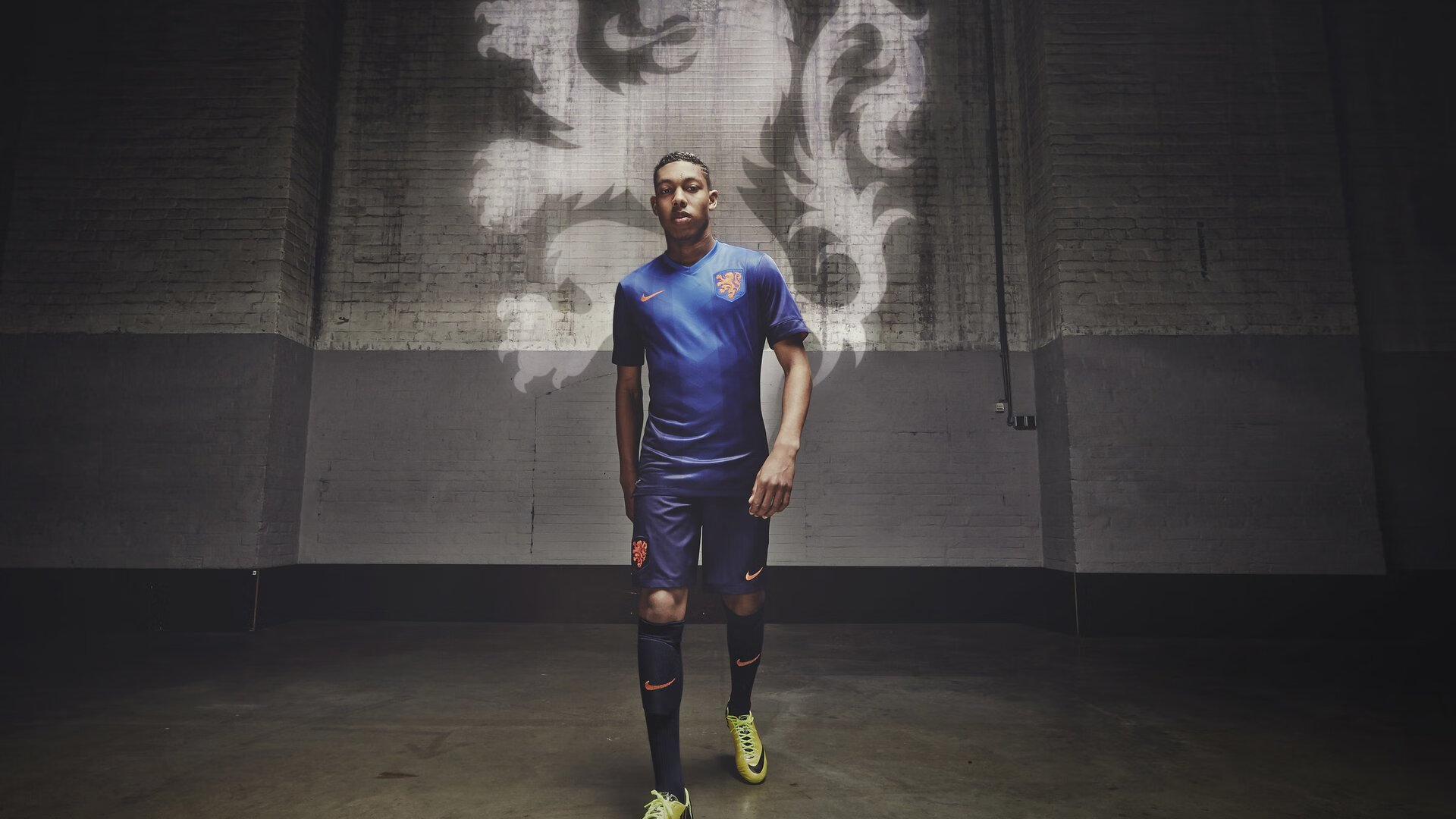 “马科斯·莫奇:阿根廷美洲狮队的后防新星,未来潜力无限”